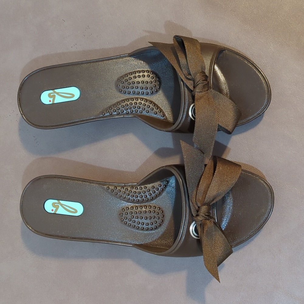 OKA b. Madison Slide Sandals Brown Mini Wedge With Bow Size S 5 - 6 NWOT